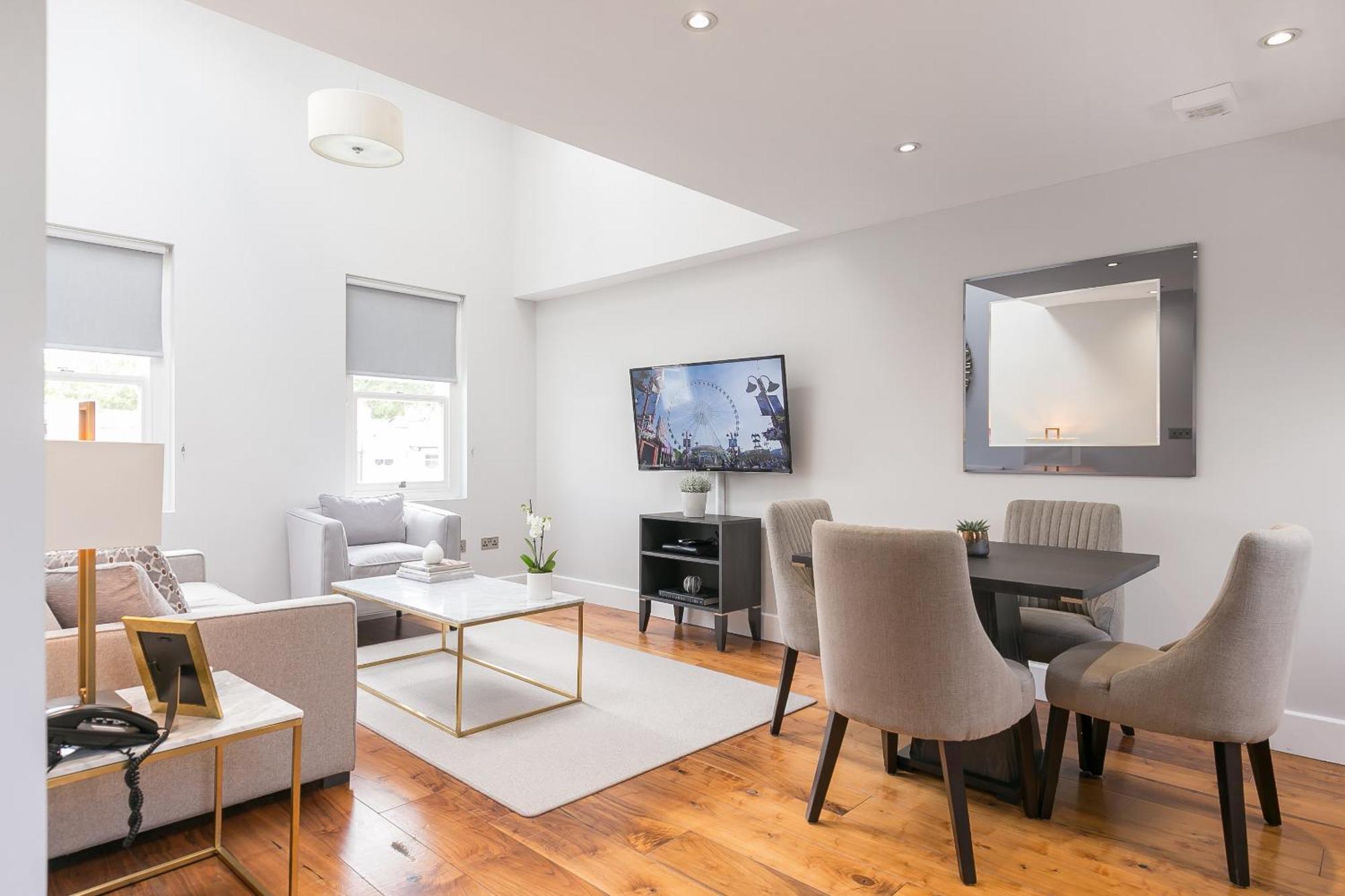 Superior One-Bedroom Apartment,1445485660:JPEG
